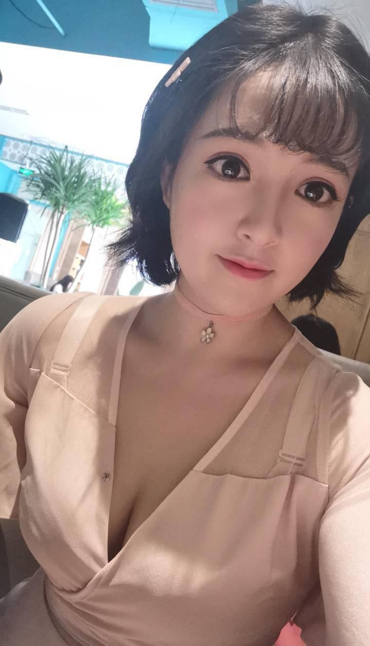 成华区乖巧的小希希