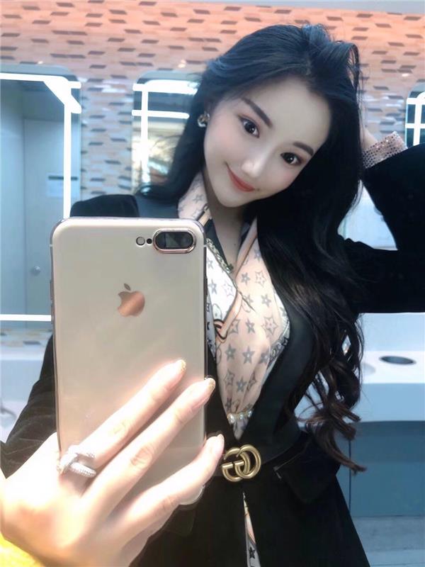 年轻妹儿胸大水多，服务Sao得一批